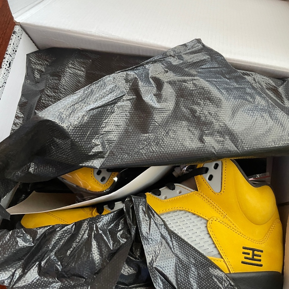 Men’s yellow air Jordan 5 retro size 10 - Picture 3 of 11
